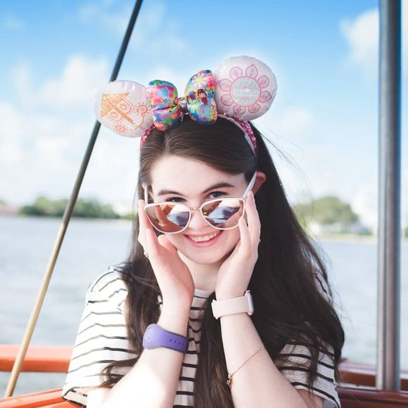 Meet your Posher, Taylor - Picture 1 of 1